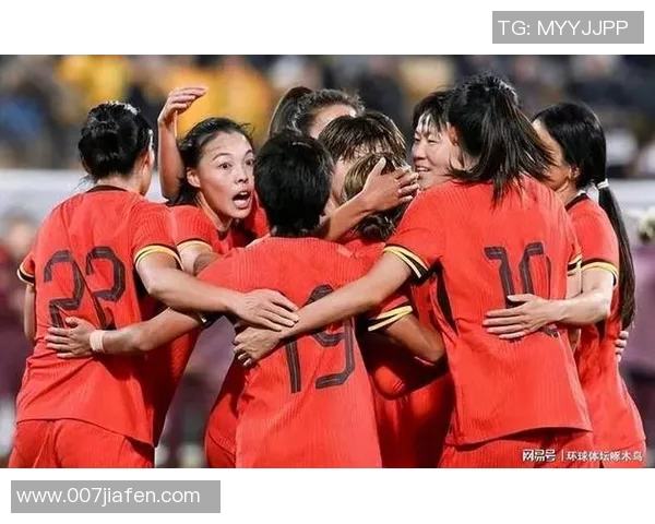 中国女足迎战加拿大队力争胜利展现拼搏精神与团队合作